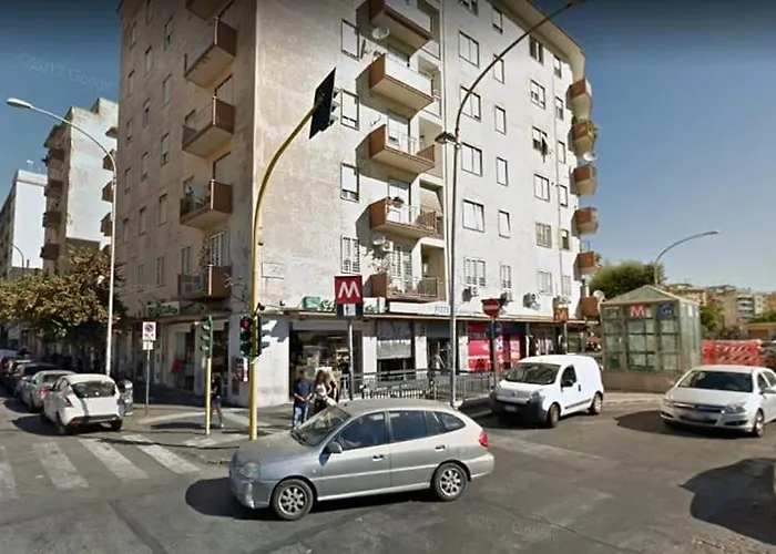 Bright 2 Min From Metro Station דירה